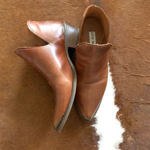 Steve Madden Leather Ankle High Shoes